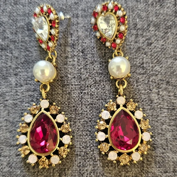 Red earings - Picture 4 of 5